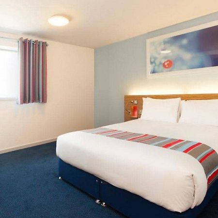 Travelodge London Teddington Eksteriør billede