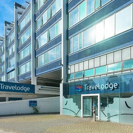 Travelodge London Teddington Eksteriør billede