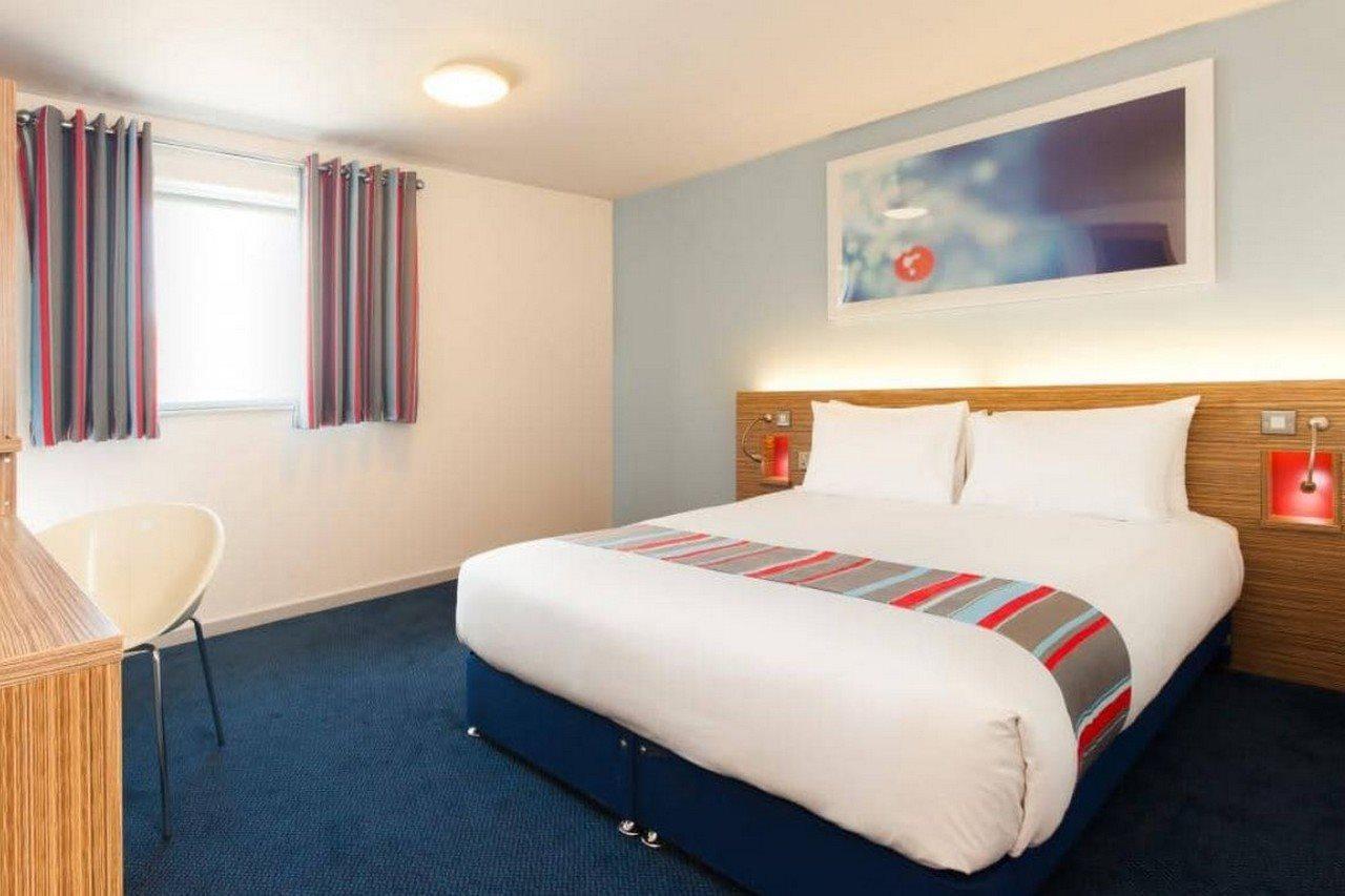 Travelodge London Teddington Eksteriør billede
