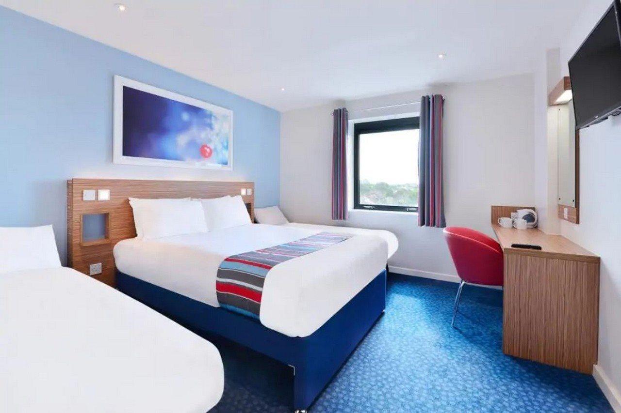 Travelodge London Teddington Eksteriør billede