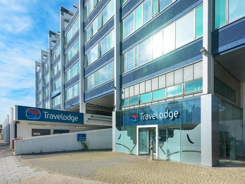 Travelodge London Teddington Eksteriør billede