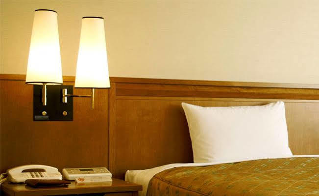 Travelodge London Teddington Eksteriør billede