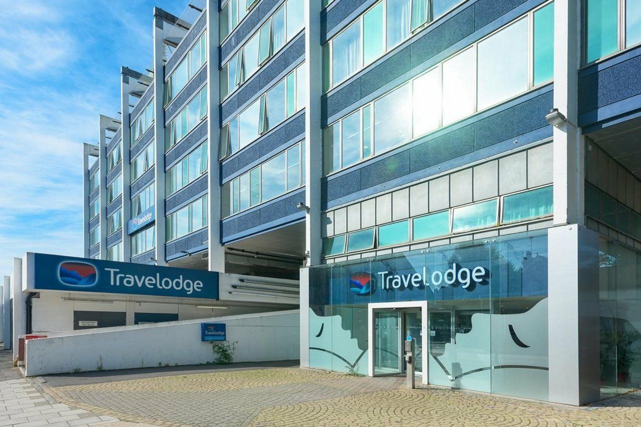 Travelodge London Teddington Eksteriør billede
