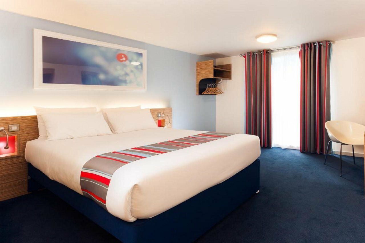 Travelodge London Teddington Eksteriør billede