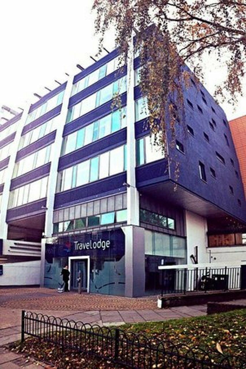 Travelodge London Teddington Eksteriør billede